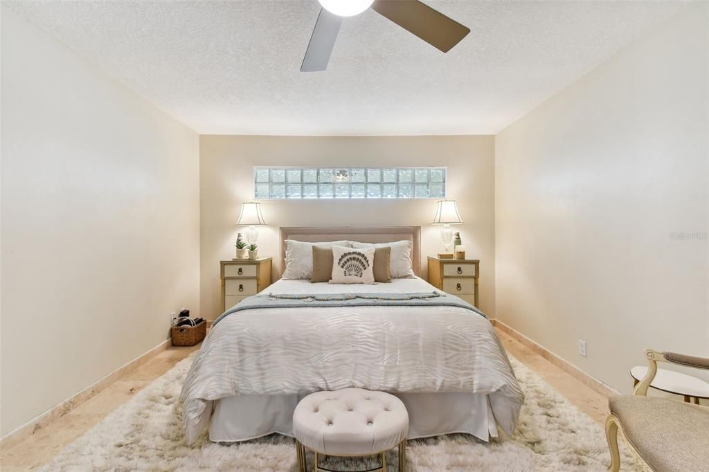 На продажу: $320,000 (1 спален, 2 ванн, 1050 Квадратных фут)