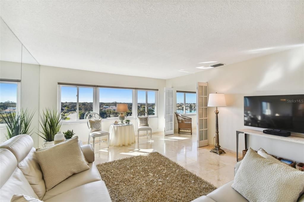 На продажу: $320,000 (1 спален, 2 ванн, 1050 Квадратных фут)