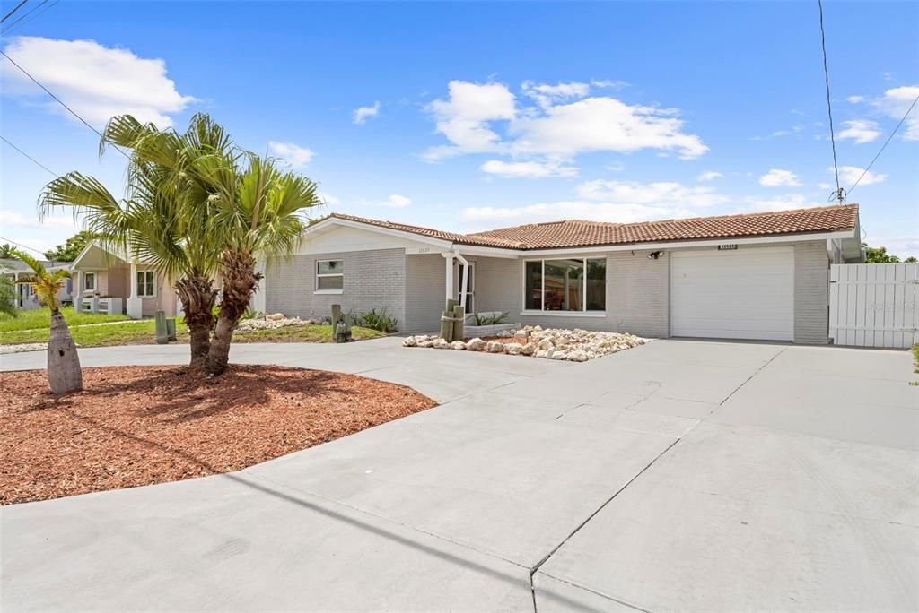 Recently Sold: $350,000 (2 beds, 2 baths, 1722 Square Feet)