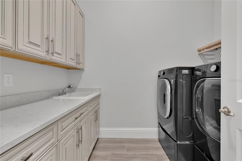 For Sale: $2,850,000 (6 beds, 6 baths, 5825 Square Feet)