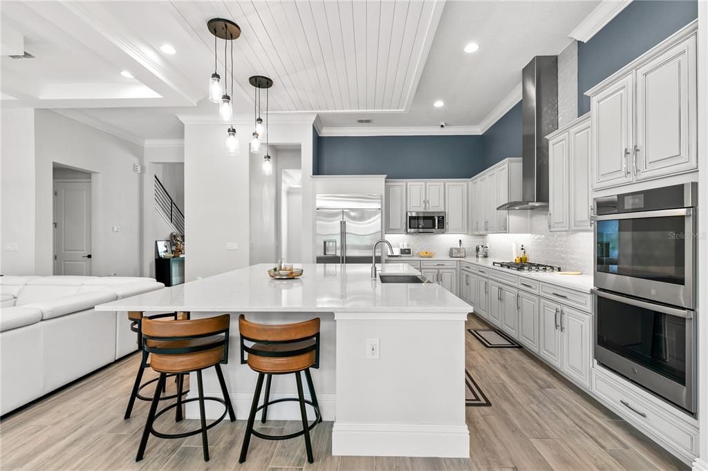 For Sale: $2,850,000 (6 beds, 6 baths, 5825 Square Feet)