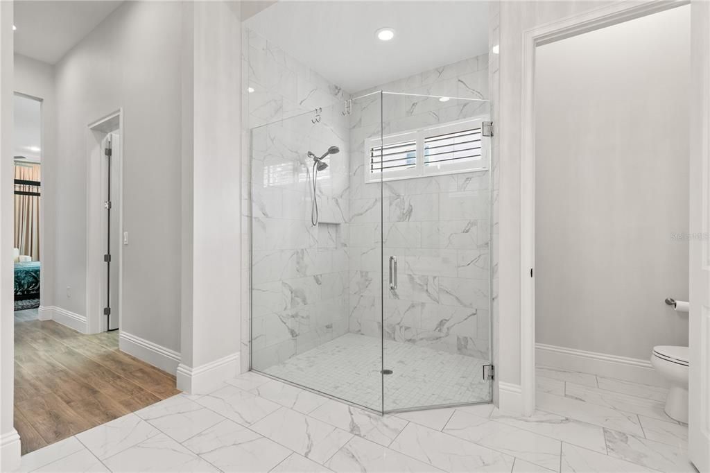 For Sale: $2,850,000 (6 beds, 6 baths, 5825 Square Feet)