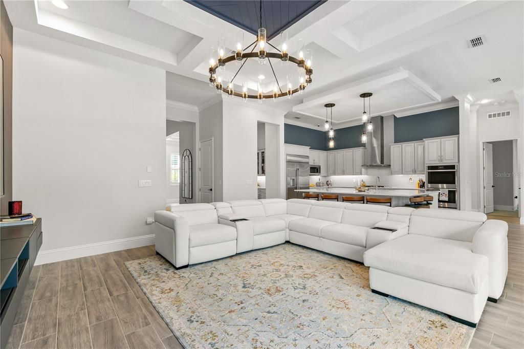 For Sale: $2,850,000 (6 beds, 6 baths, 5825 Square Feet)