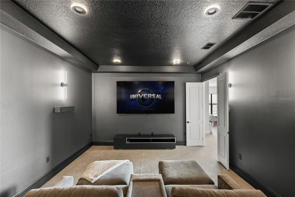 For Sale: $2,850,000 (6 beds, 6 baths, 5825 Square Feet)