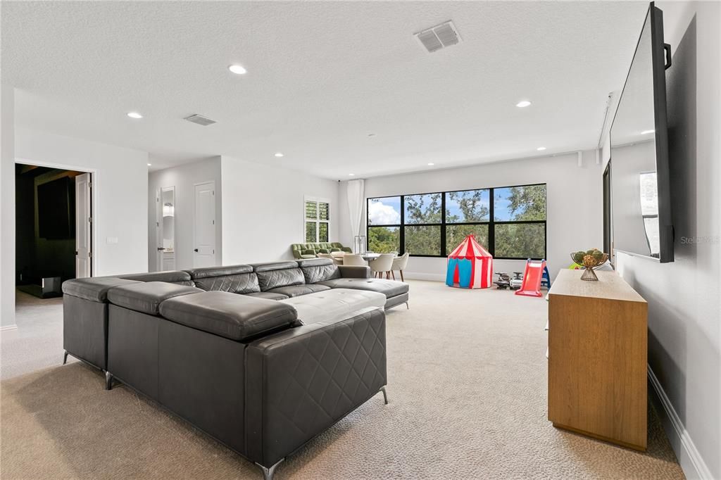 For Sale: $2,850,000 (6 beds, 6 baths, 5825 Square Feet)