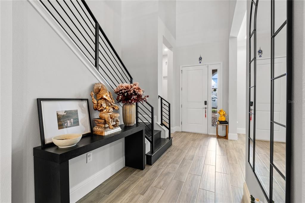 For Sale: $2,850,000 (6 beds, 6 baths, 5825 Square Feet)