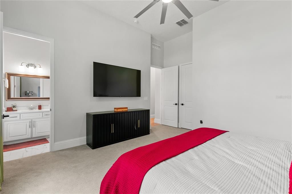 For Sale: $2,850,000 (6 beds, 6 baths, 5825 Square Feet)