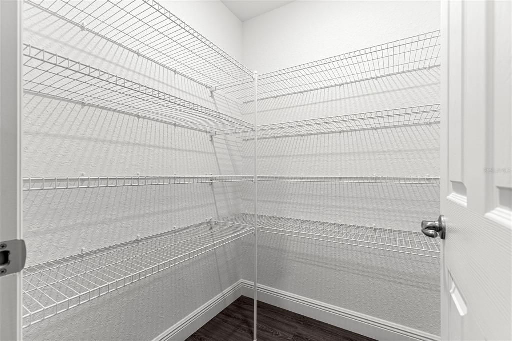 合同活跃: $205,000 (3 贝兹, 2 浴室, 1311 平方英尺)