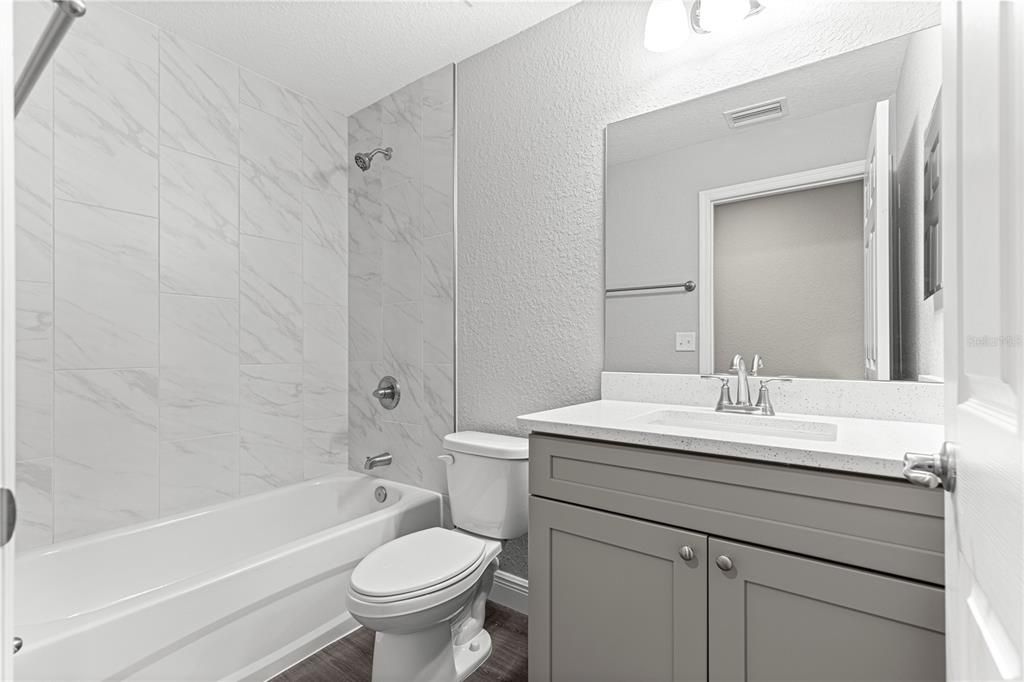 合同活跃: $205,000 (3 贝兹, 2 浴室, 1311 平方英尺)