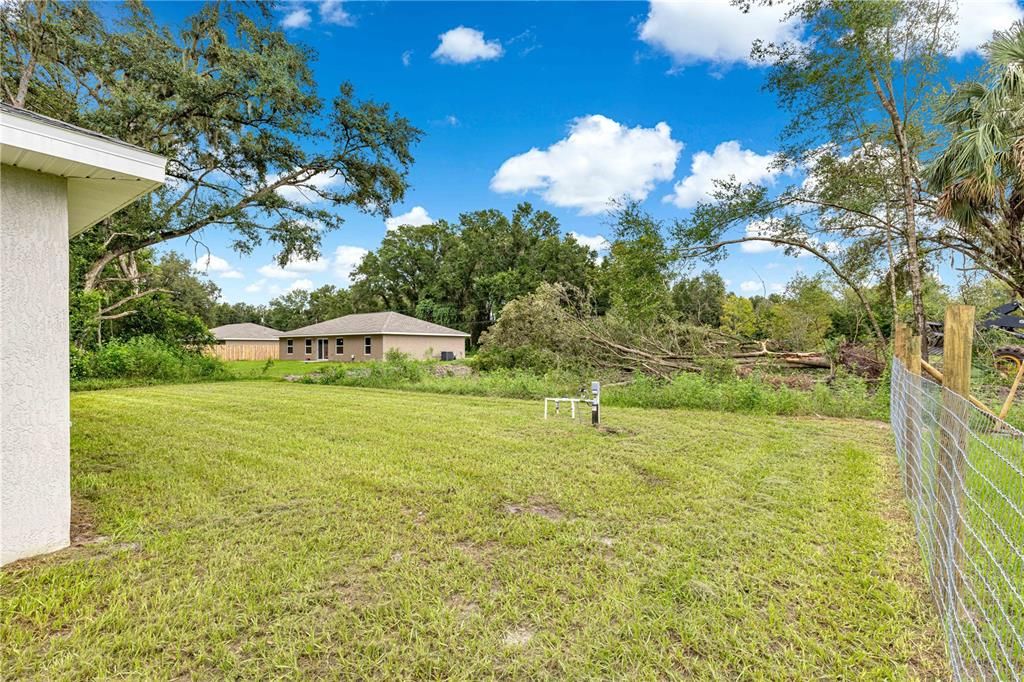 合同活跃: $205,000 (3 贝兹, 2 浴室, 1311 平方英尺)