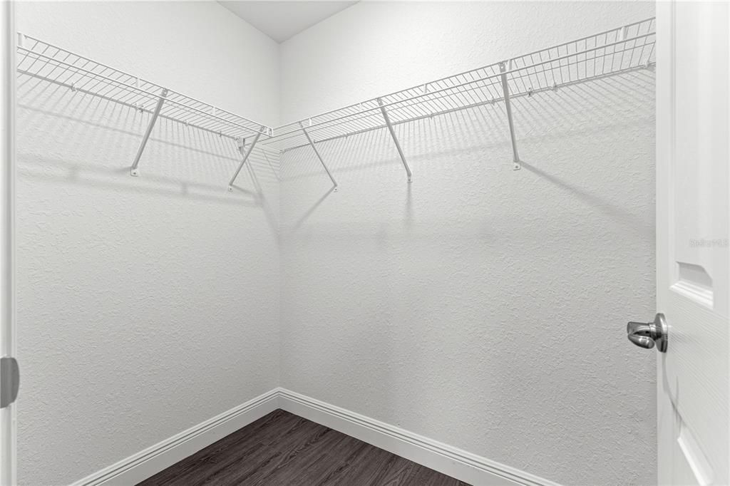 合同活跃: $205,000 (3 贝兹, 2 浴室, 1311 平方英尺)