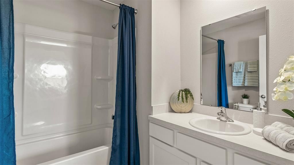 合同活跃: $234,990 (2 贝兹, 2 浴室, 1109 平方英尺)