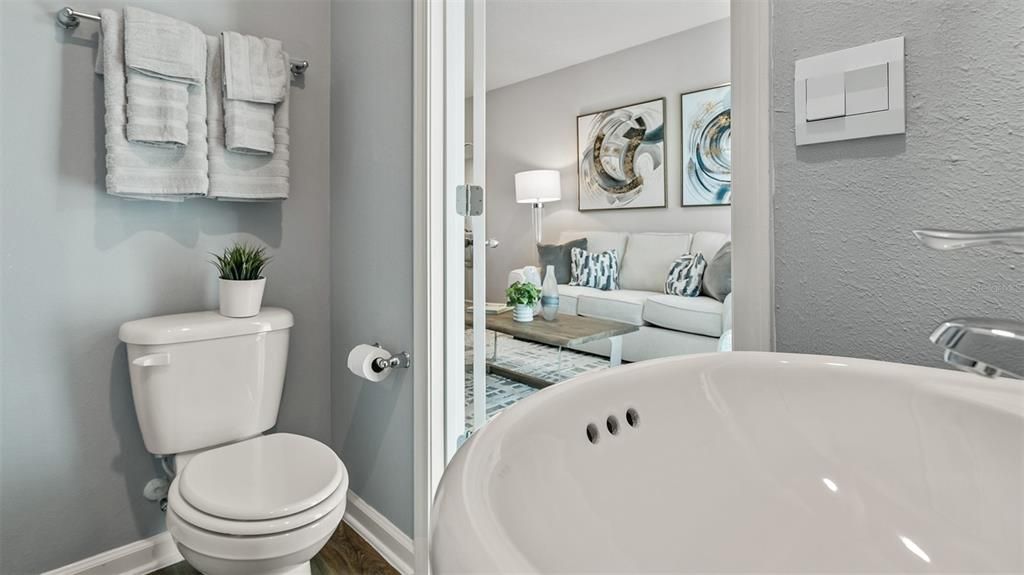 合同活跃: $234,990 (2 贝兹, 2 浴室, 1109 平方英尺)