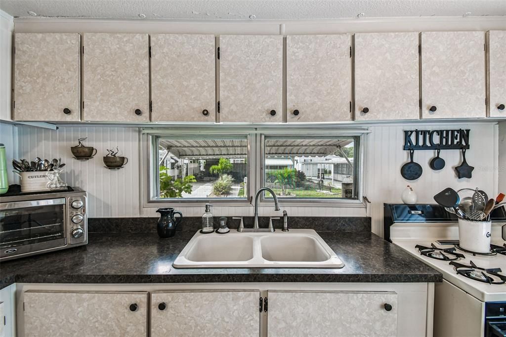 待售: $75,000 (2 贝兹, 1 浴室, 776 平方英尺)