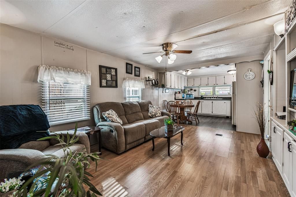 待售: $75,000 (2 贝兹, 1 浴室, 776 平方英尺)