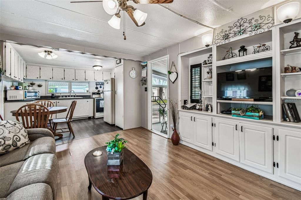 待售: $75,000 (2 贝兹, 1 浴室, 776 平方英尺)