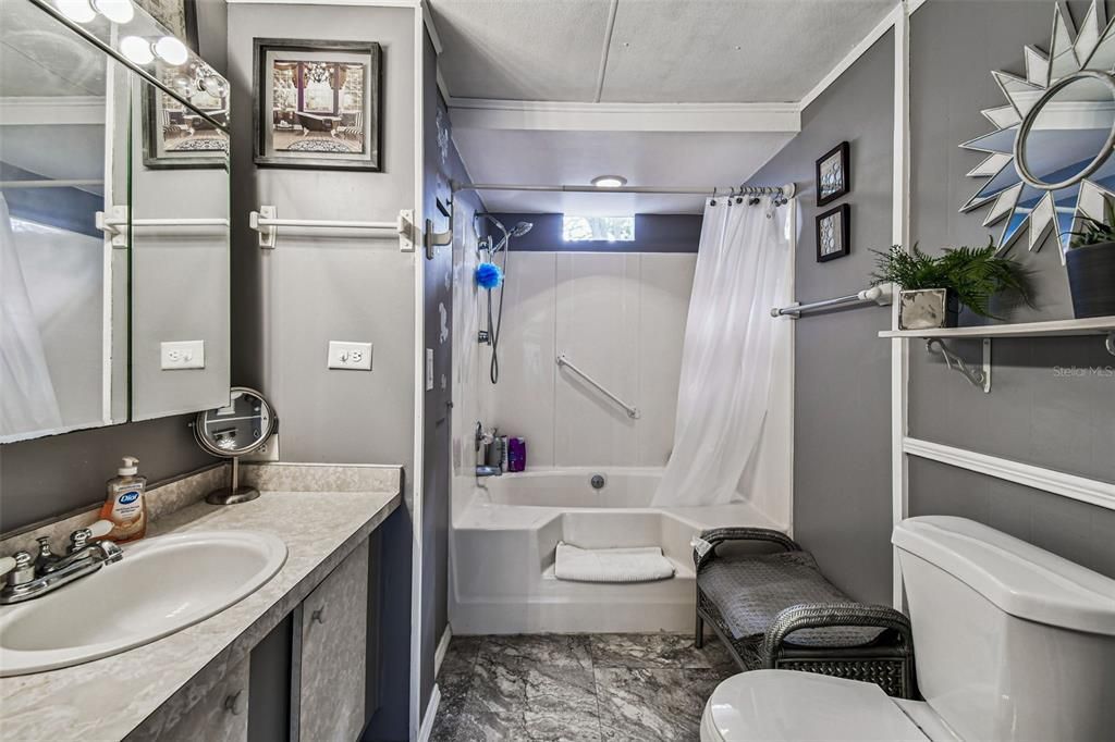 待售: $75,000 (2 贝兹, 1 浴室, 776 平方英尺)