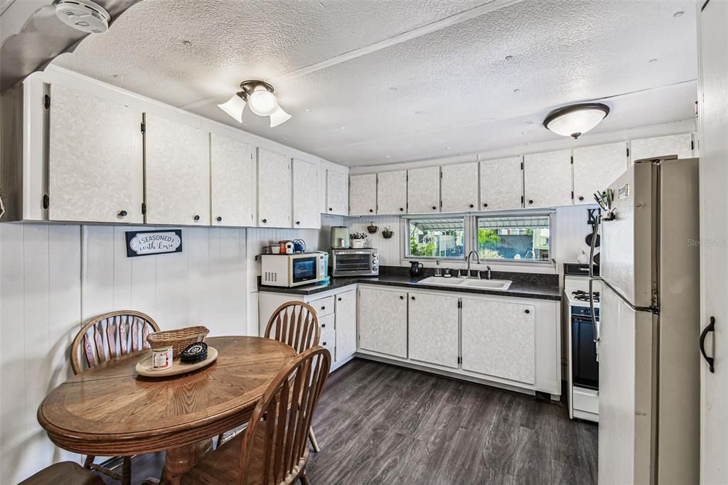 待售: $75,000 (2 贝兹, 1 浴室, 776 平方英尺)