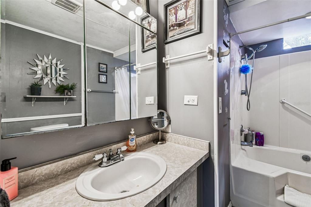 待售: $75,000 (2 贝兹, 1 浴室, 776 平方英尺)