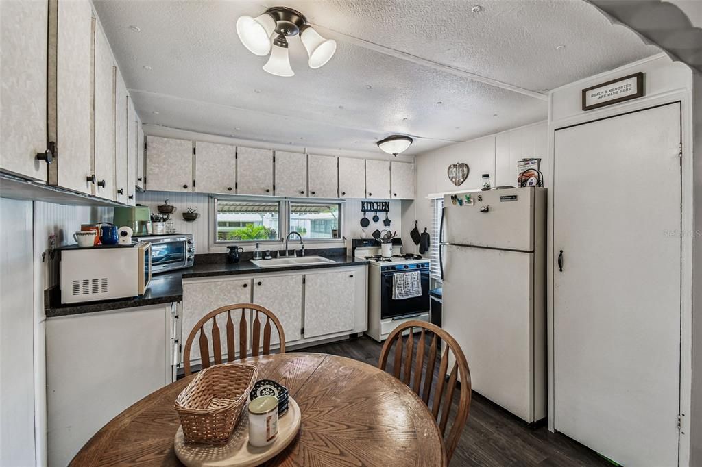 待售: $75,000 (2 贝兹, 1 浴室, 776 平方英尺)