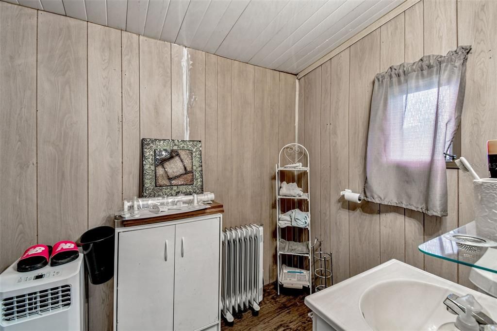 待售: $75,000 (2 贝兹, 1 浴室, 776 平方英尺)