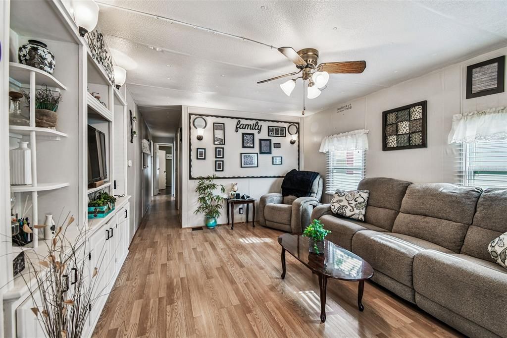 待售: $75,000 (2 贝兹, 1 浴室, 776 平方英尺)