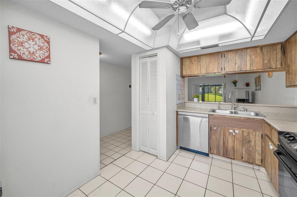 For Sale: $180,000 (2 beds, 2 baths, 1151 Square Feet)