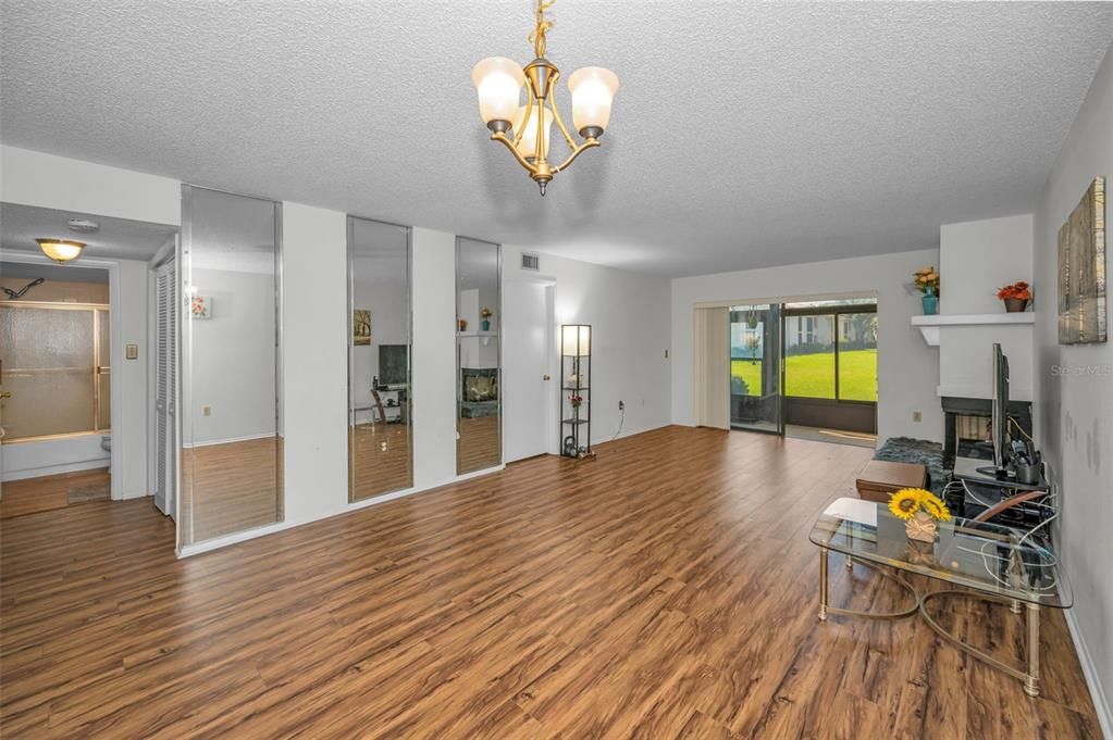 For Sale: $180,000 (2 beds, 2 baths, 1151 Square Feet)