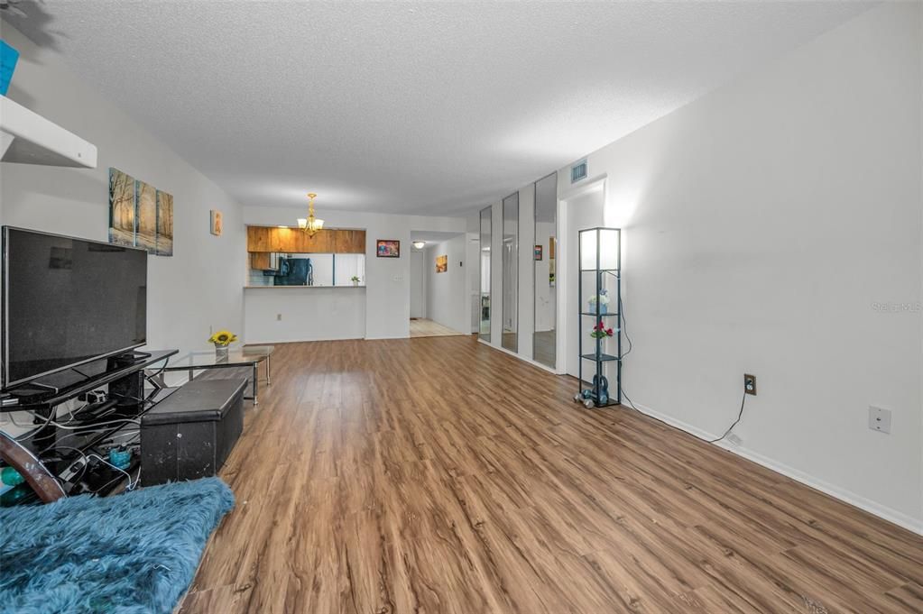 For Sale: $180,000 (2 beds, 2 baths, 1151 Square Feet)