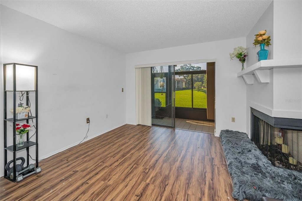 For Sale: $180,000 (2 beds, 2 baths, 1151 Square Feet)