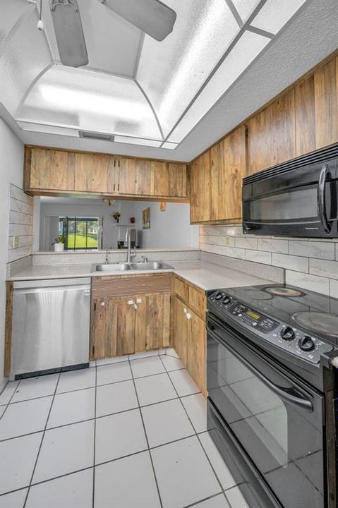 For Sale: $180,000 (2 beds, 2 baths, 1151 Square Feet)