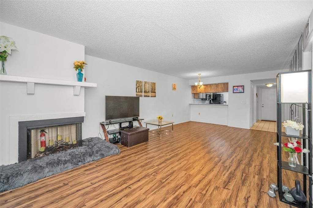 For Sale: $180,000 (2 beds, 2 baths, 1151 Square Feet)