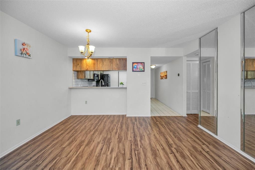 For Sale: $180,000 (2 beds, 2 baths, 1151 Square Feet)