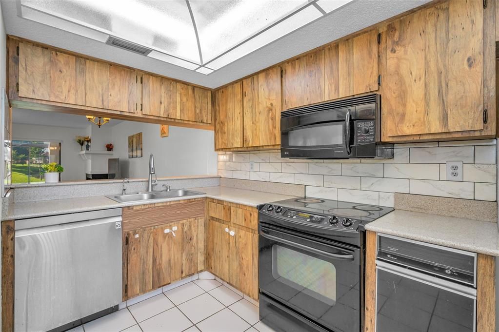 For Sale: $180,000 (2 beds, 2 baths, 1151 Square Feet)