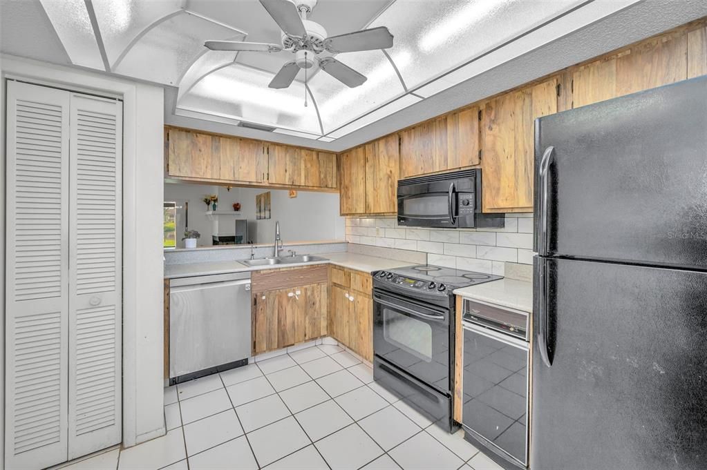 For Sale: $180,000 (2 beds, 2 baths, 1151 Square Feet)