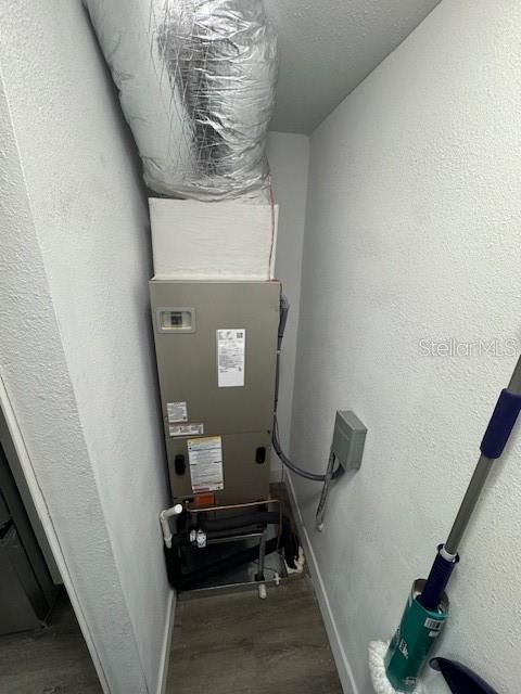 For Sale: $159,800 (3 beds, 2 baths, 1027 Square Feet)