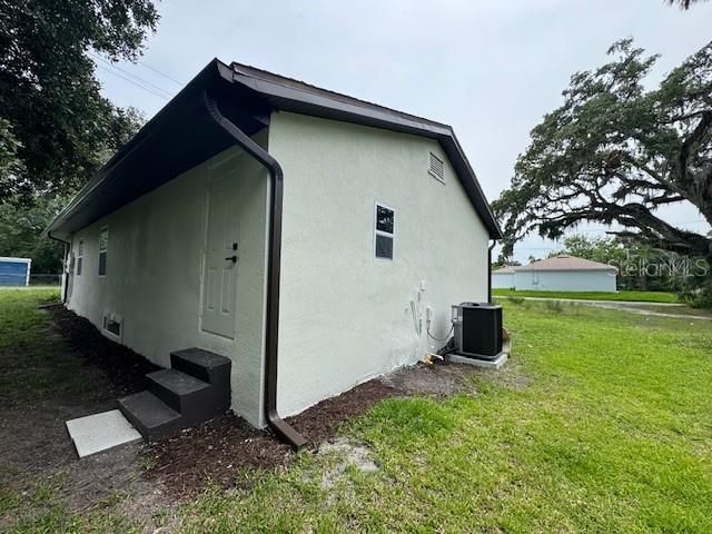 For Sale: $159,800 (3 beds, 2 baths, 1027 Square Feet)