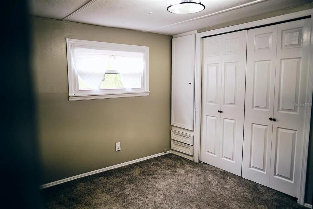 合同活跃: $119,900 (2 贝兹, 1 浴室, 800 平方英尺)