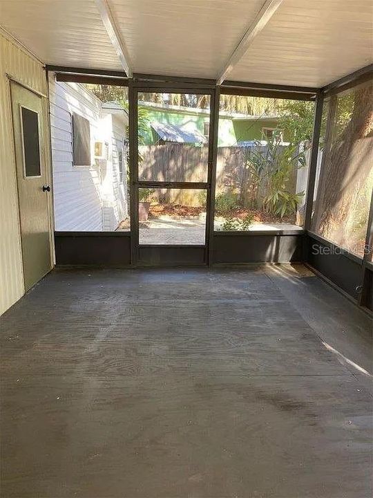 合同活跃: $119,900 (2 贝兹, 1 浴室, 800 平方英尺)