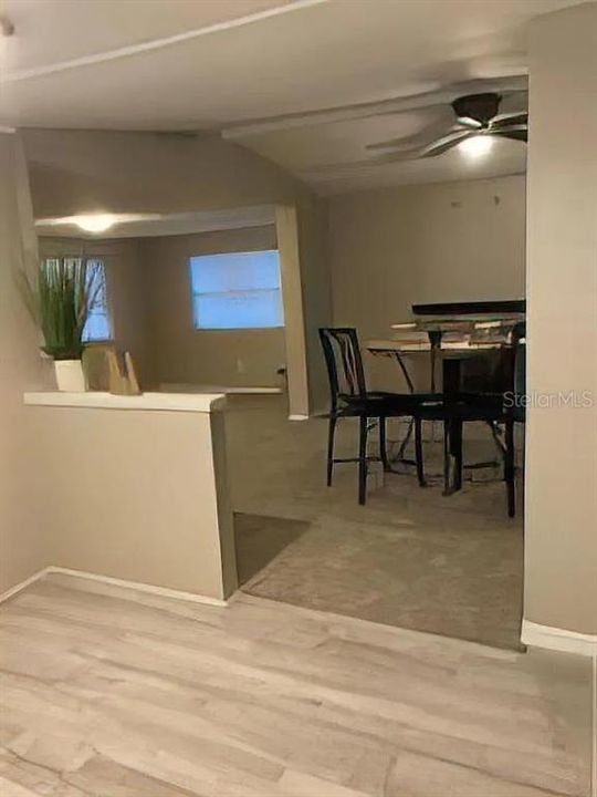 合同活跃: $119,900 (2 贝兹, 1 浴室, 800 平方英尺)