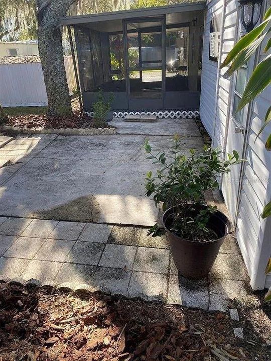 合同活跃: $119,900 (2 贝兹, 1 浴室, 800 平方英尺)