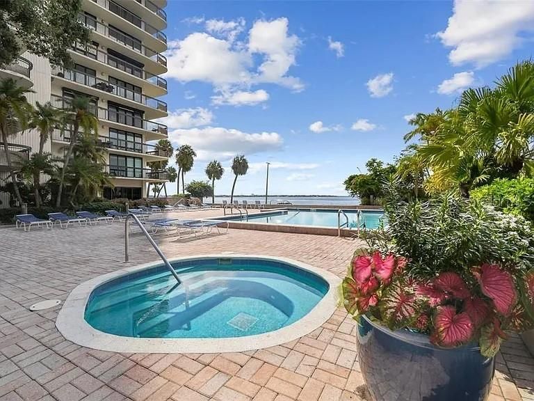 For Sale: $750,000 (2 beds, 2 baths, 1504 Square Feet)