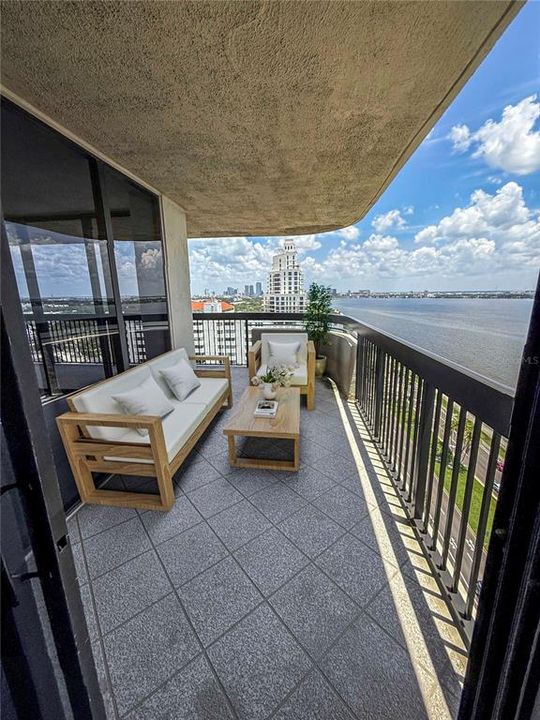 For Sale: $750,000 (2 beds, 2 baths, 1504 Square Feet)