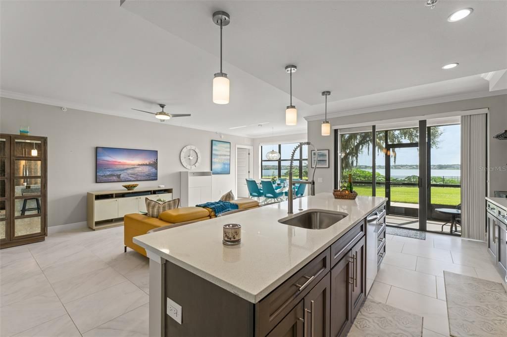 合同活跃: $459,000 (3 贝兹, 3 浴室, 1568 平方英尺)