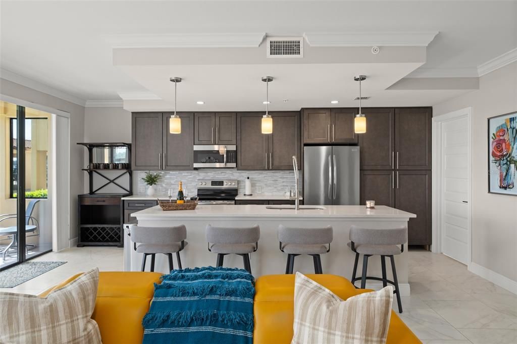 合同活跃: $459,000 (3 贝兹, 3 浴室, 1568 平方英尺)