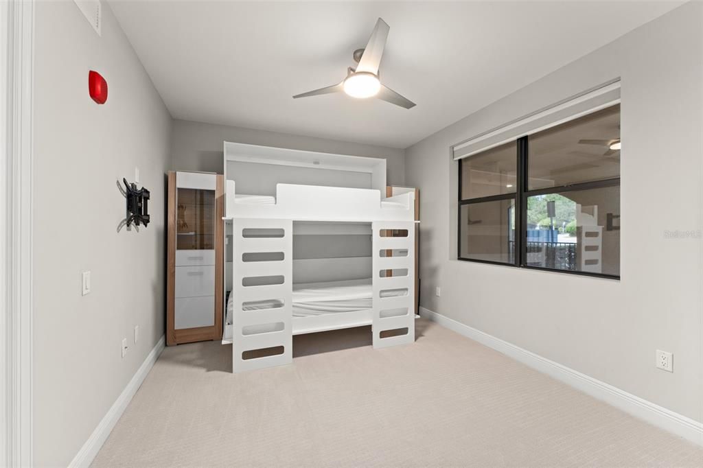 合同活跃: $459,000 (3 贝兹, 3 浴室, 1568 平方英尺)