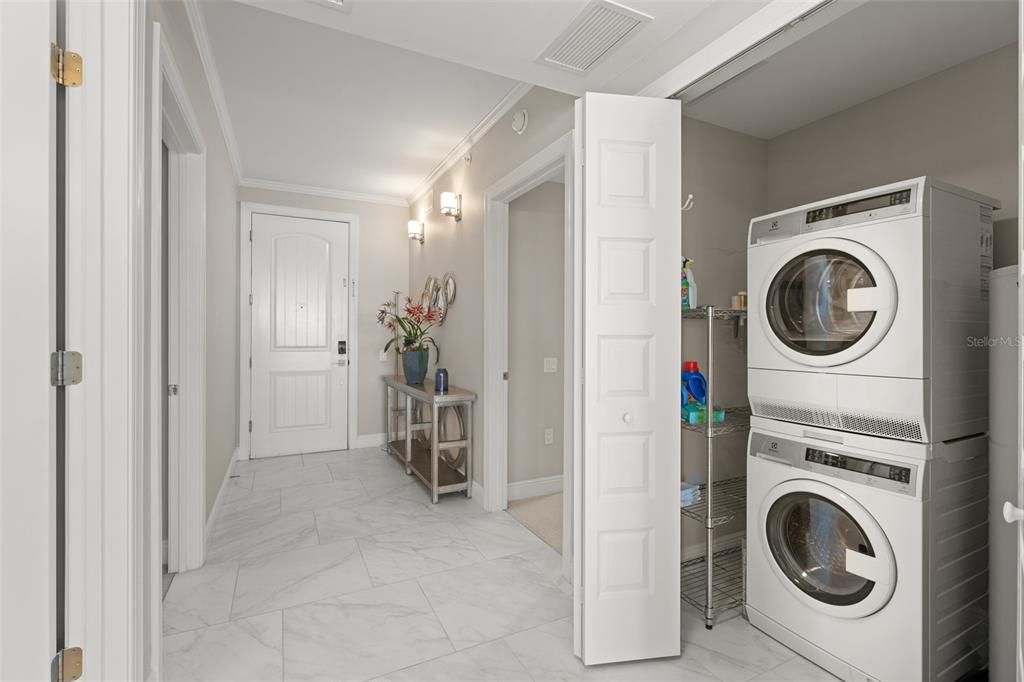 合同活跃: $459,000 (3 贝兹, 3 浴室, 1568 平方英尺)