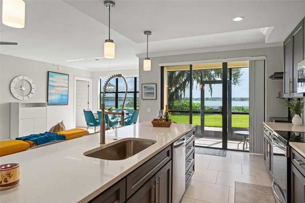 合同活跃: $459,000 (3 贝兹, 3 浴室, 1568 平方英尺)