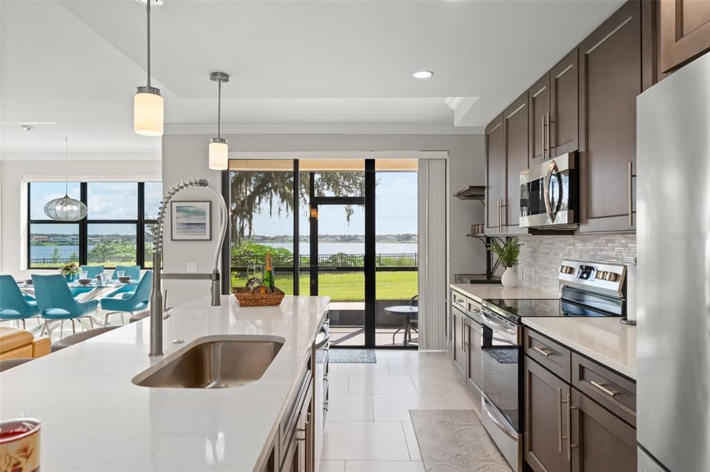 合同活跃: $459,000 (3 贝兹, 3 浴室, 1568 平方英尺)