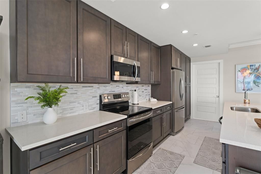 合同活跃: $459,000 (3 贝兹, 3 浴室, 1568 平方英尺)